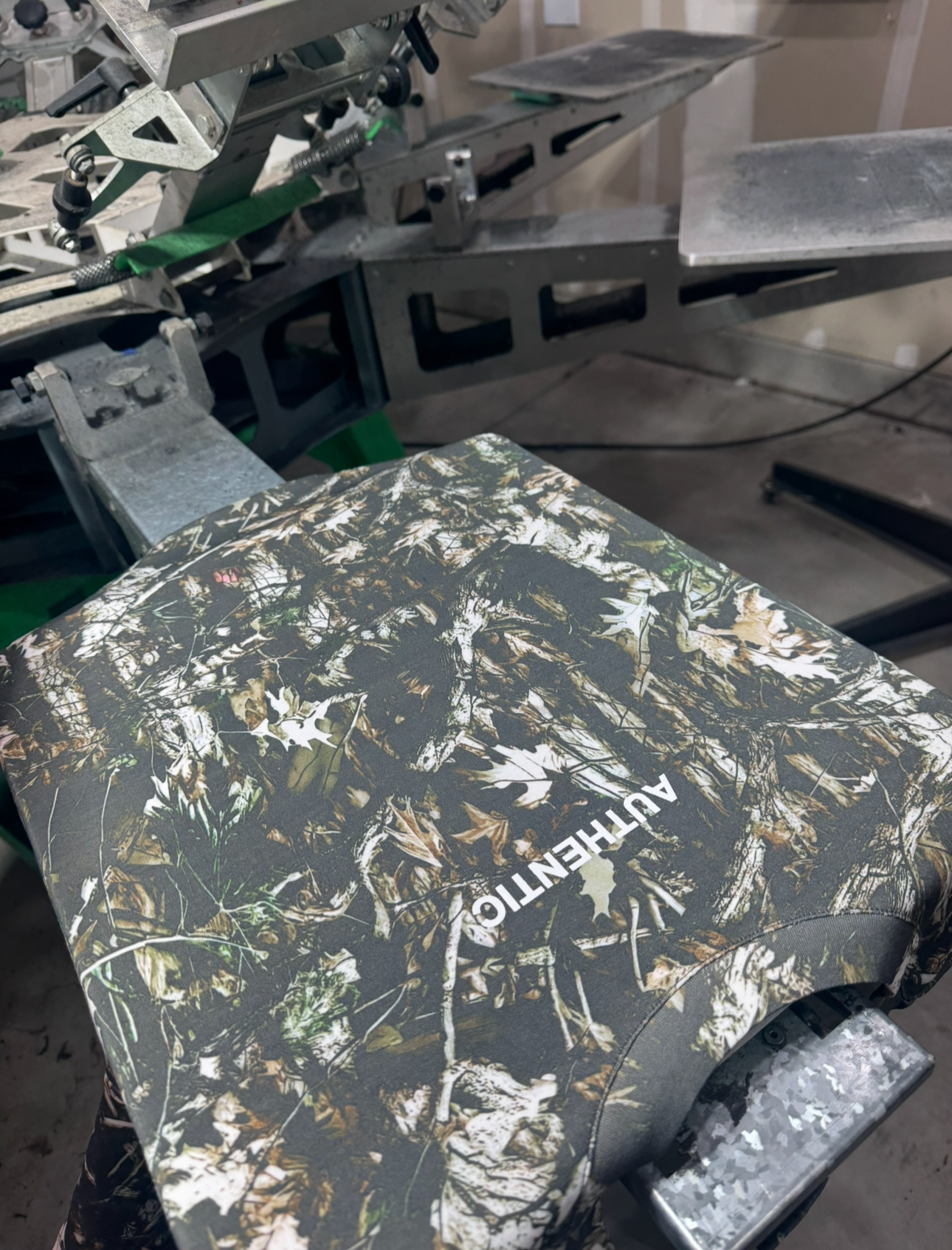 Oversized Graphic Tee "Woods Green Camo"